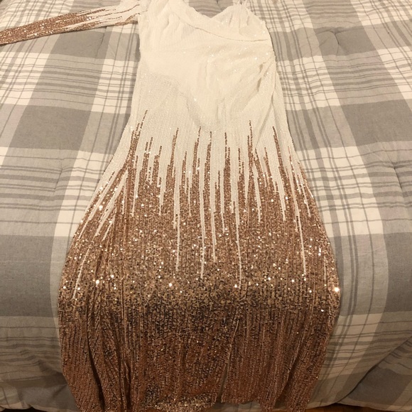 IVE GAINED MORE WEIGHT THEN I THOUGHT AND COULD NOT FIT IT. White/rose gold seq. - Picture 9 of 12
